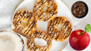 This tasty Apple Date Ring treat brings back memories of the caramel apples of my youth without all the sugar in the caramel. It's a Win-Win for everyone!