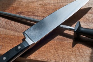 knife, cutting board, sharpening steel-1383834.jpg